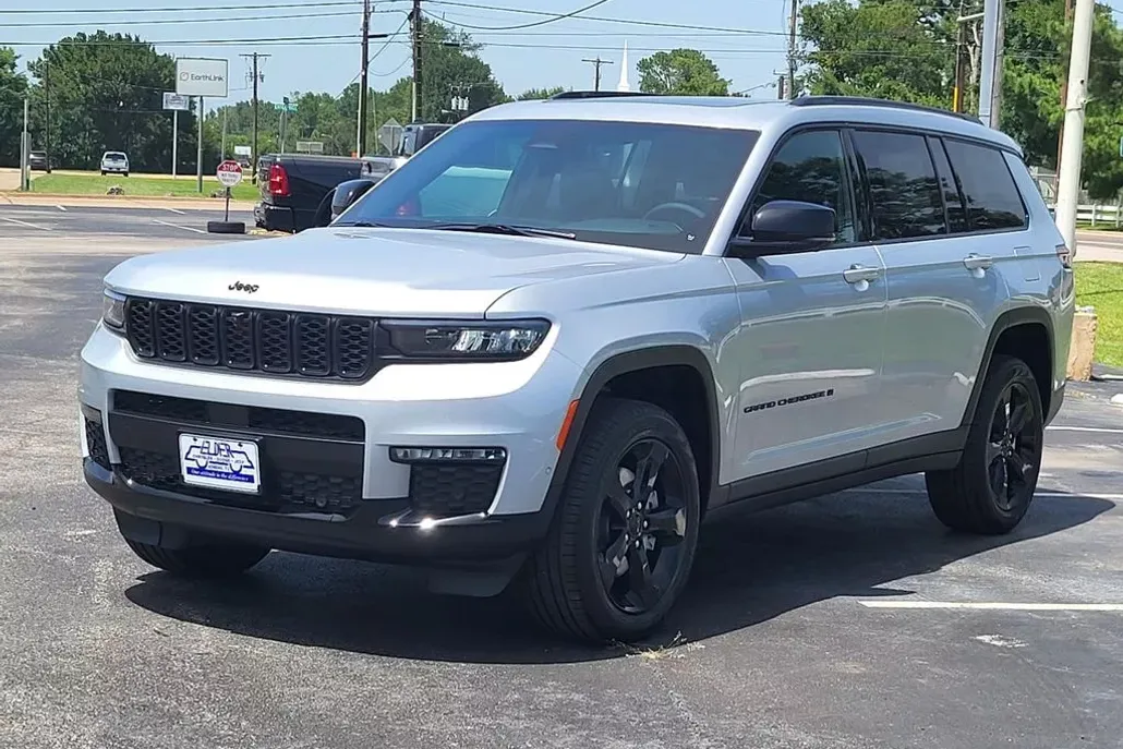 2025 Jeep Grand Cherokee Limited photo 1
