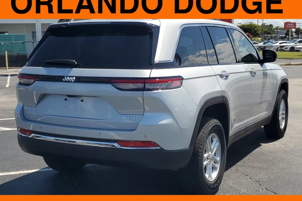 2025 Jeep Grand Cherokee Laredo photo 1