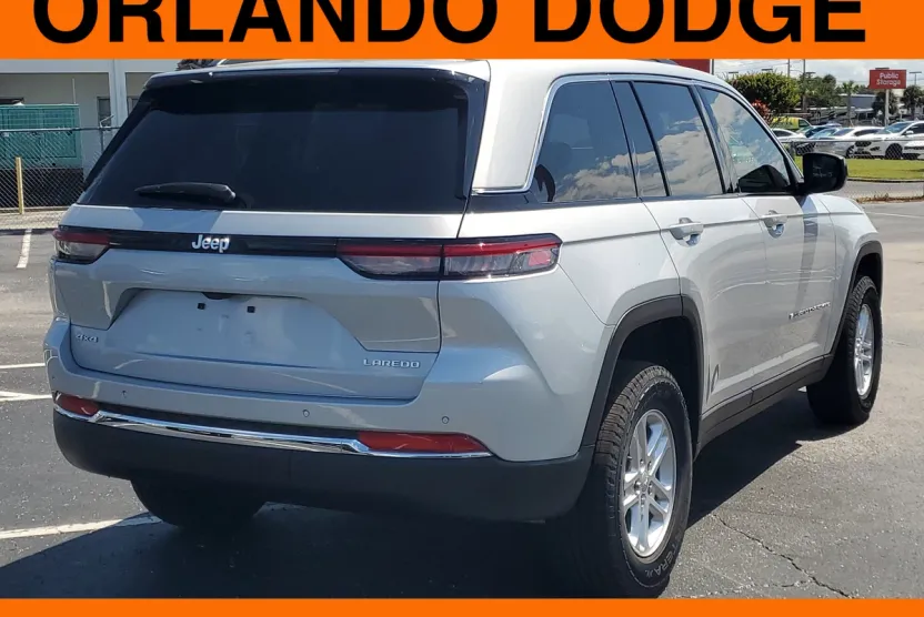 2025 Jeep Grand Cherokee Laredo photo 1