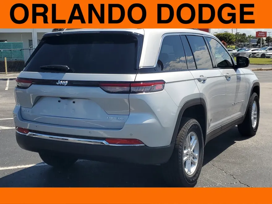 2025 Jeep Grand Cherokee Laredo photo 1