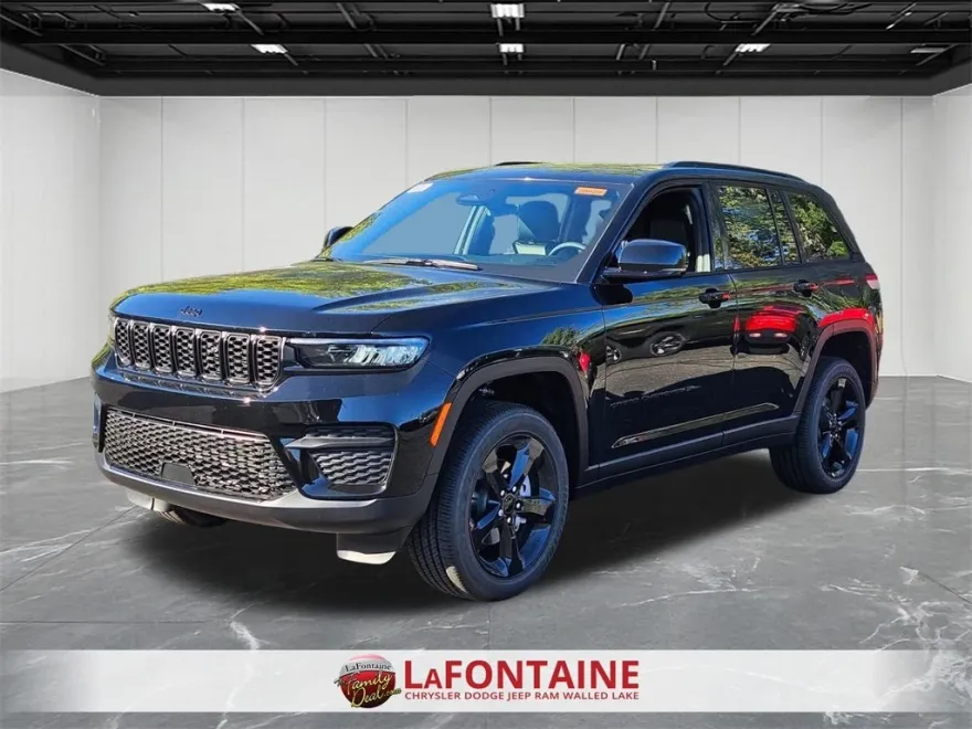 2025 Jeep Grand Cherokee Altitude photo 1