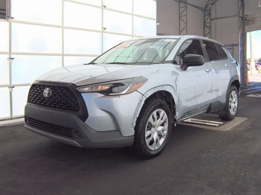 2022 Toyota Corolla Cross L photo 1