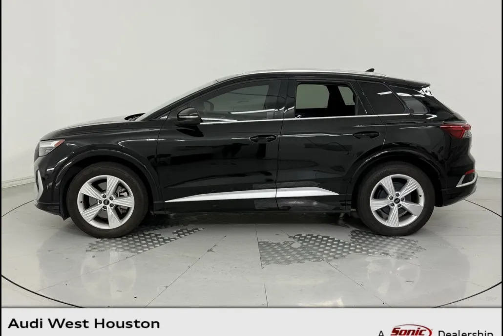2024 Audi Q4 E-tron Premium Plus photo 1