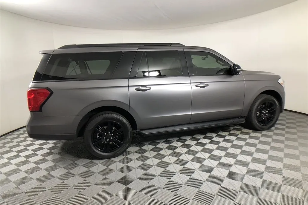 2022 Ford Expedition MAX XLT photo 1