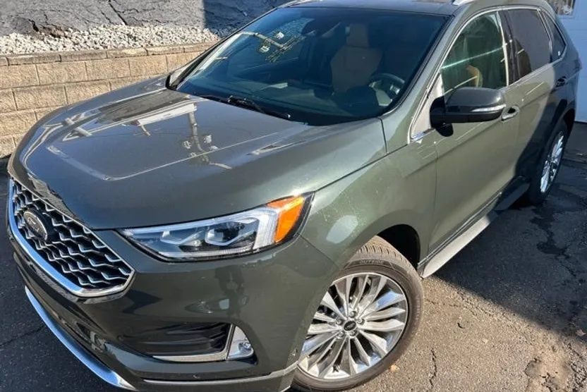 2024 Ford Edge Titanium photo 1