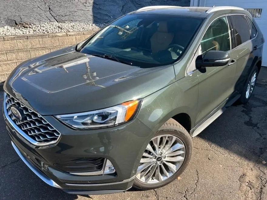 2024 Ford Edge Titanium photo 1