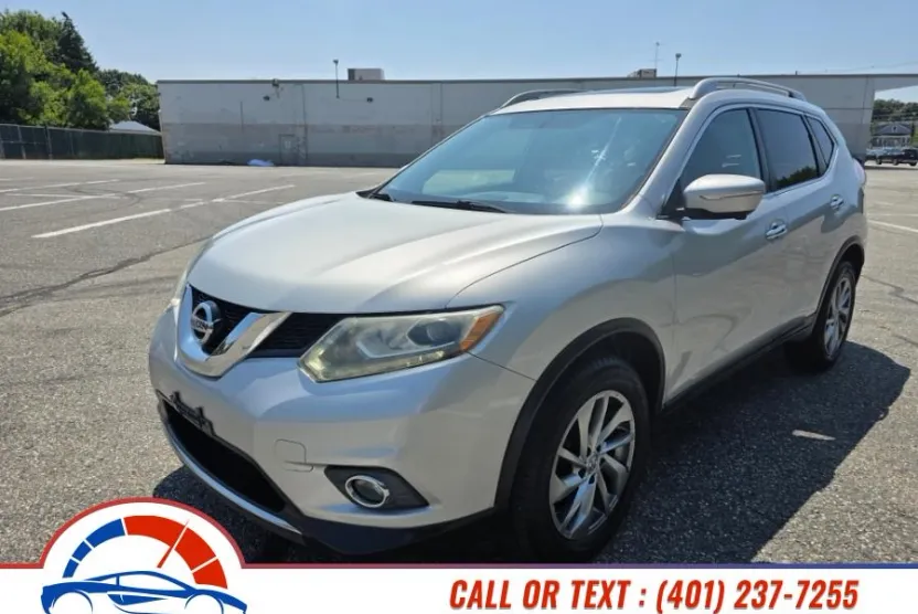 2015 Nissan Rogue SV photo 1