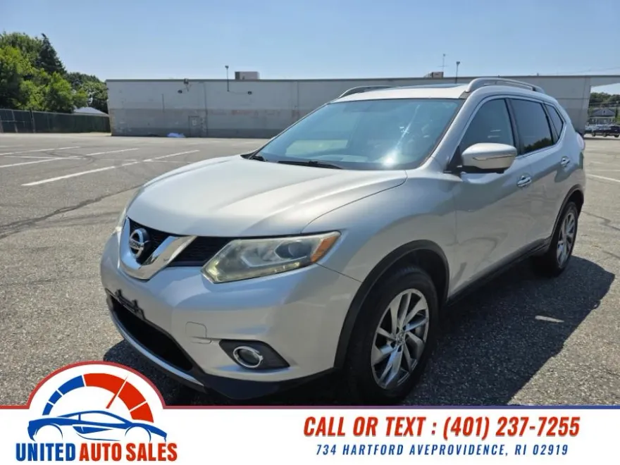 2015 Nissan Rogue SV photo 1