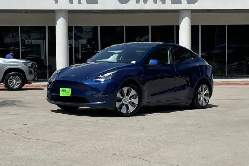 2022 Tesla Model Y Long Range photo 1