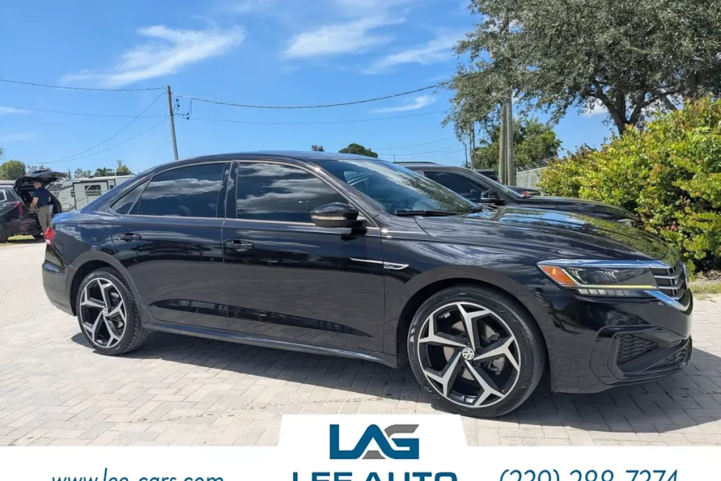 2021 Volkswagen Passat 2.0T R-Line photo 1