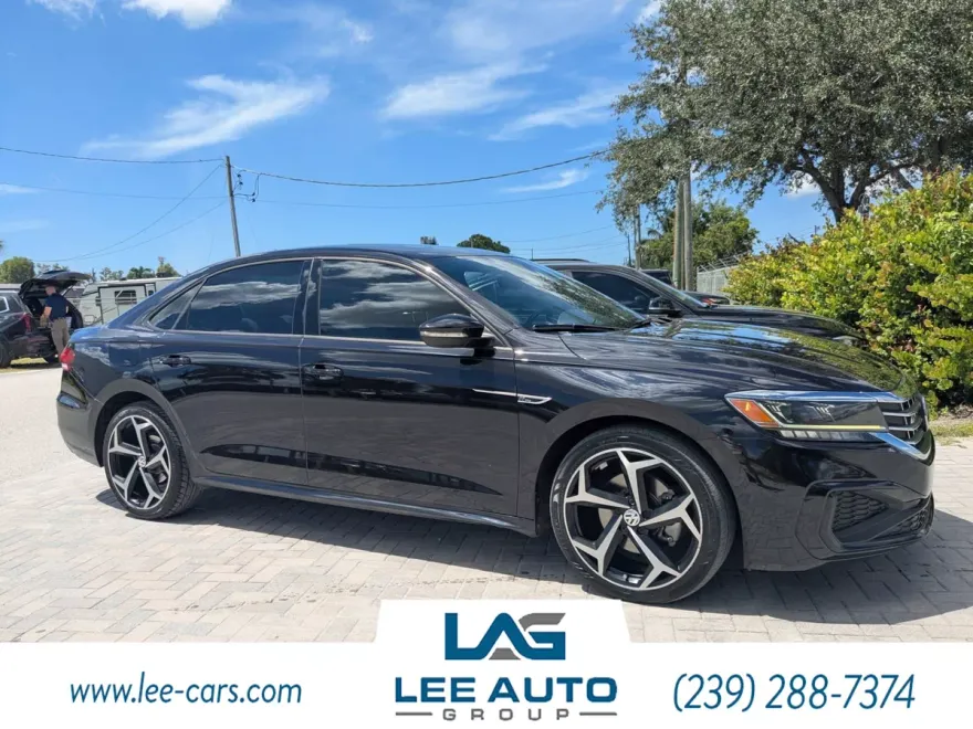 2021 Volkswagen Passat 2.0T R-Line photo 1