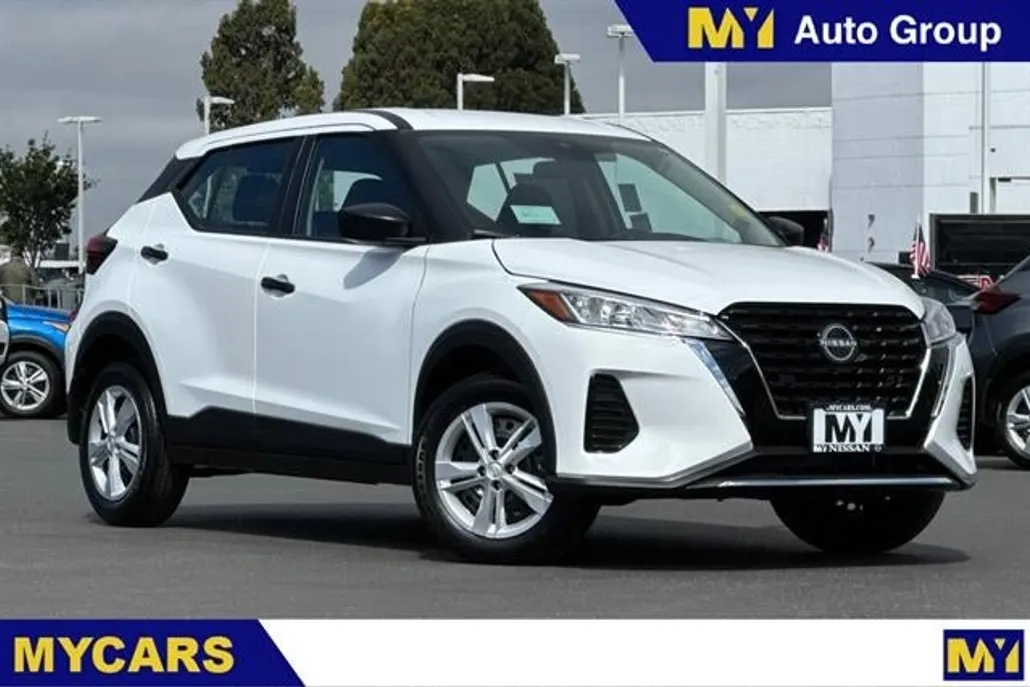 2025 Nissan Kicks Play S photo 1