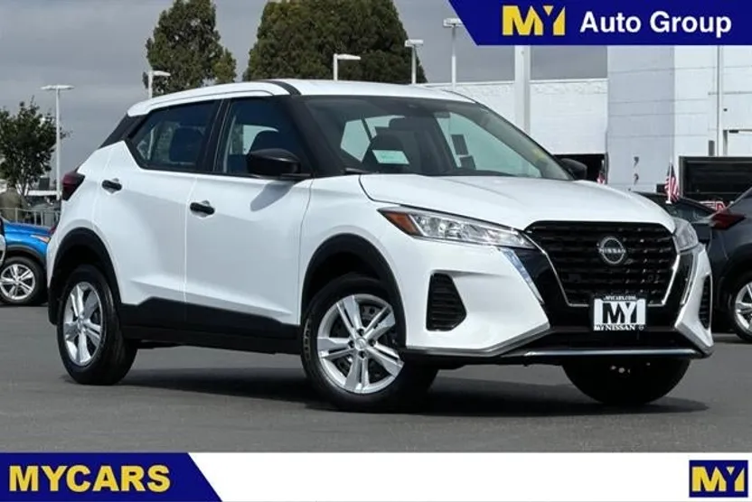 2025 Nissan Kicks Play S photo 1