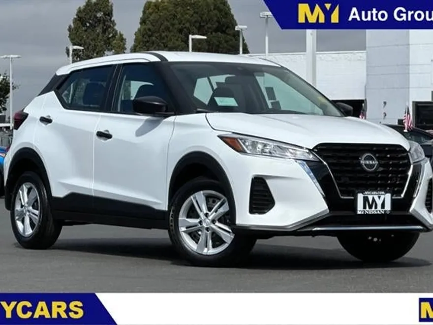 2025 Nissan Kicks Play S photo 1