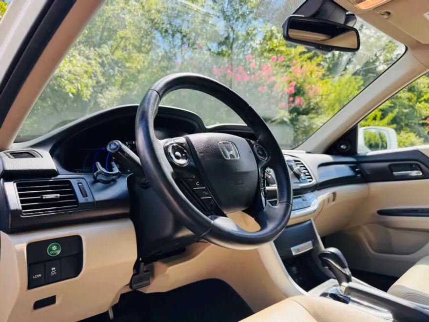 2015 Honda Accord Hybrid EX-L photo 1