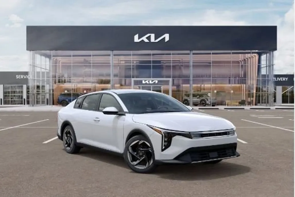 2025 Kia K4 GT-Line photo 1