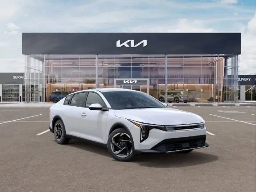 2025 Kia K4 GT-Line photo 1