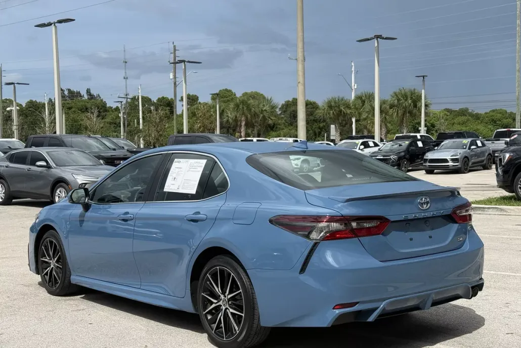 2023 Toyota Camry SE photo 1