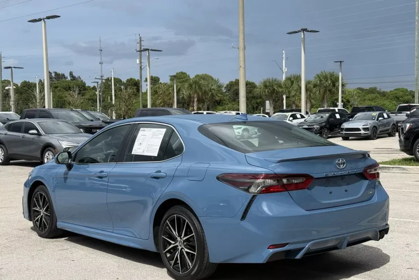 2023 Toyota Camry SE photo 1