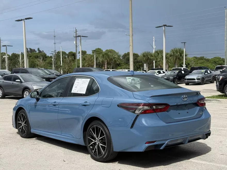 2023 Toyota Camry SE photo 1