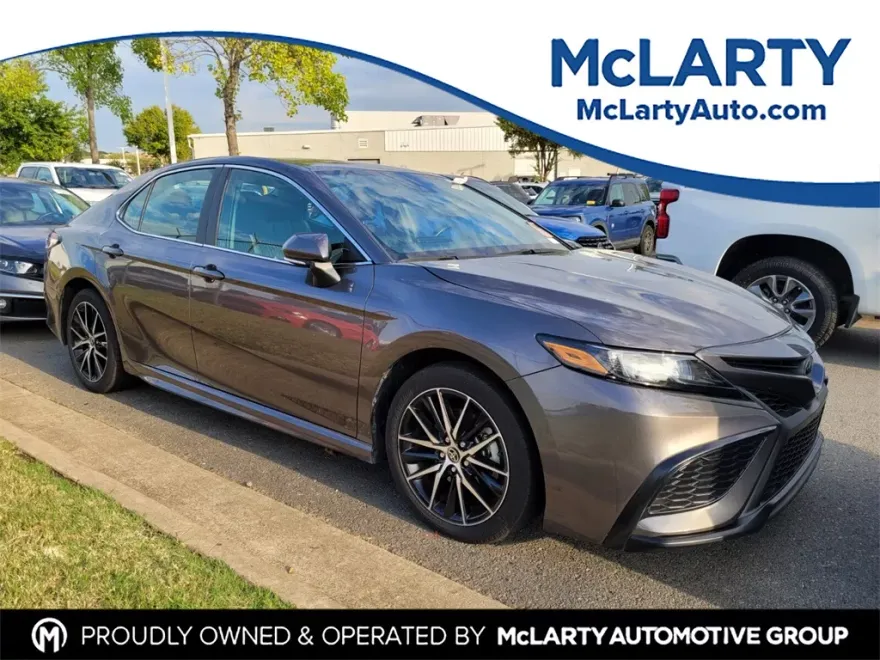 2023 Toyota Camry SE photo 1