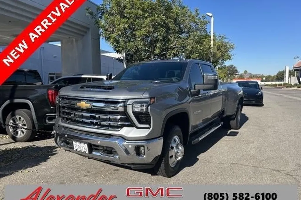 2025 Chevrolet Silverado 3500HD LTZ photo 1