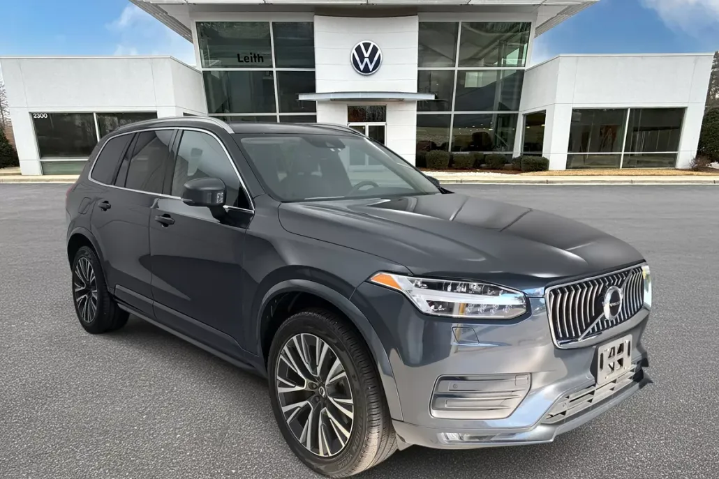 2022 Volvo XC90 T5 Momentum photo 1
