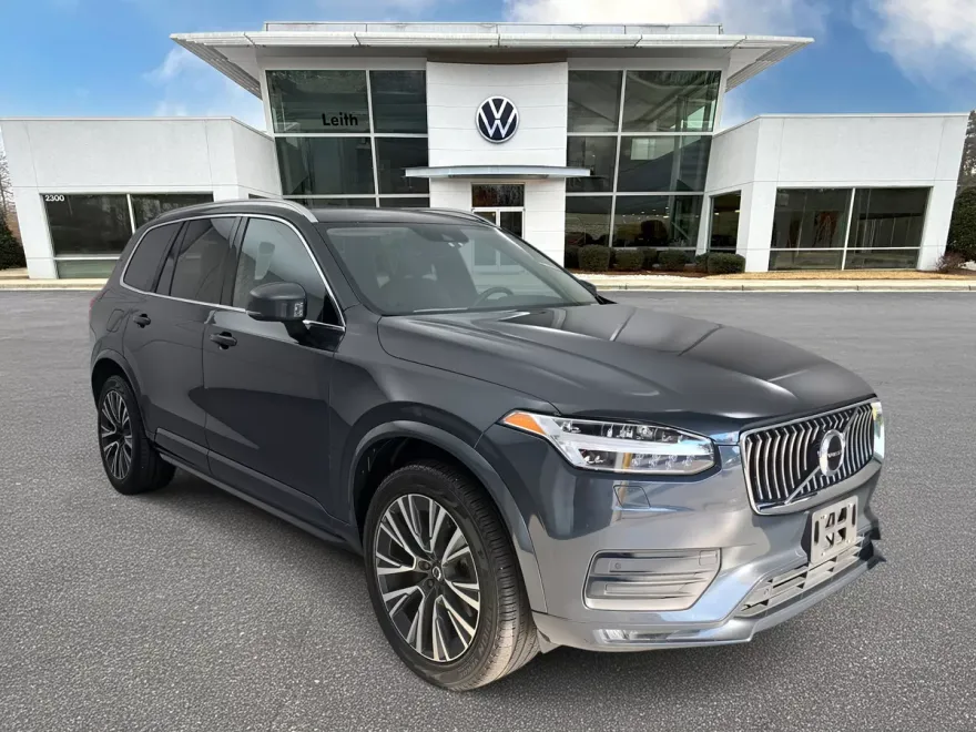 2022 Volvo XC90 T5 Momentum photo 1
