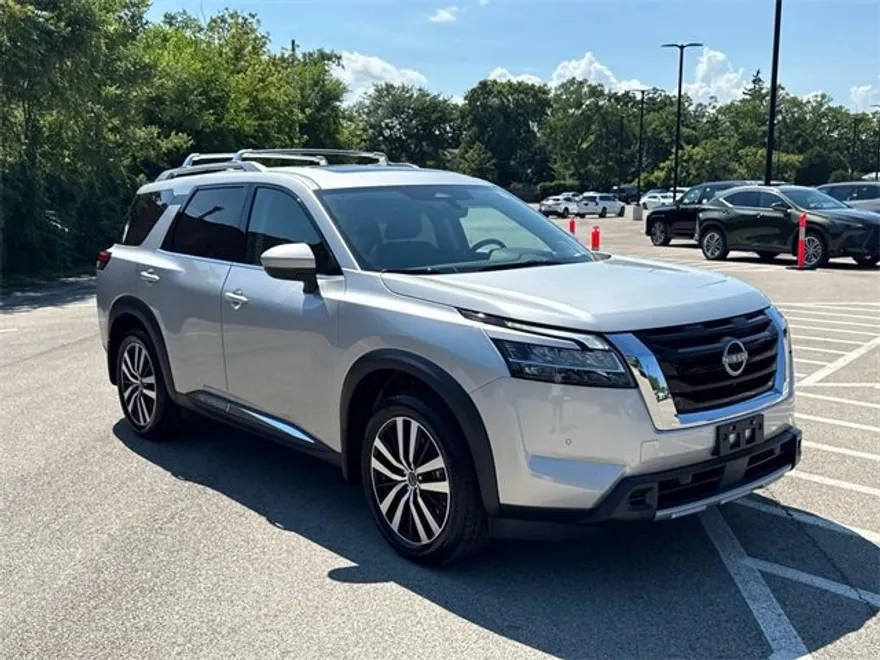 2024 Nissan Pathfinder Platinum photo 1