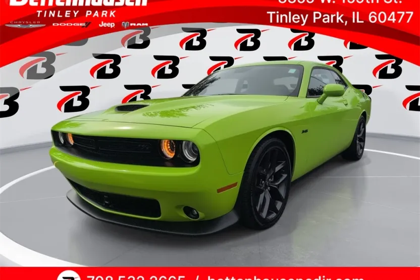 2023 Dodge Challenger R/T photo 1