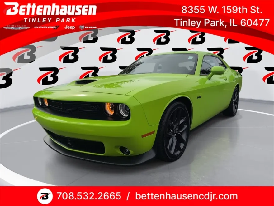 2023 Dodge Challenger R/T photo 1