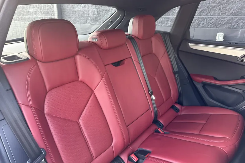 2025 Porsche Macan T photo 1