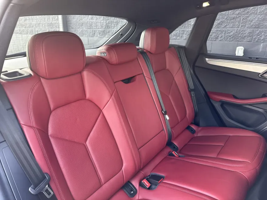 2025 Porsche Macan T photo 1