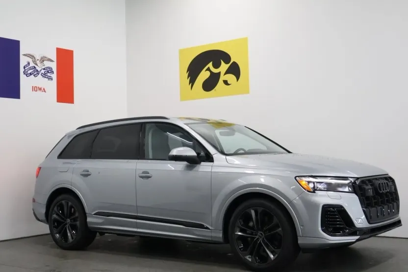 2025 Audi Q7 55 Premium Plus photo 1