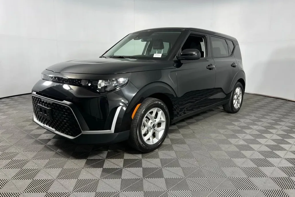 2024 Kia Soul LX S photo 1