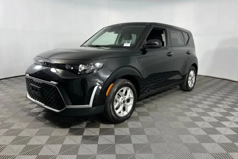 2024 Kia Soul LX S photo 1