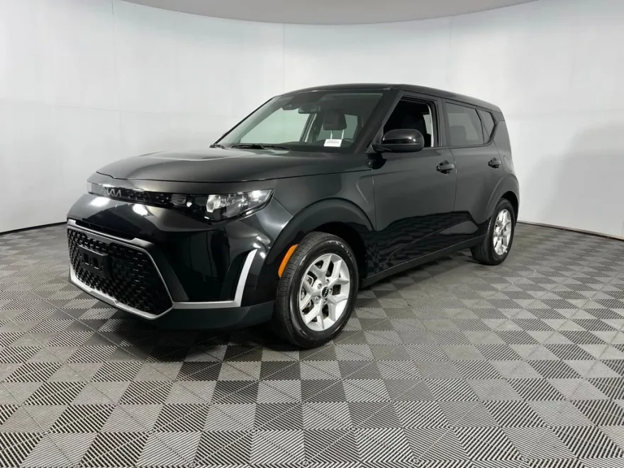 2024 Kia Soul LX S photo 1
