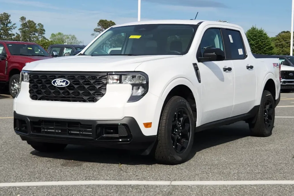 2025 Ford Maverick XLT photo 1
