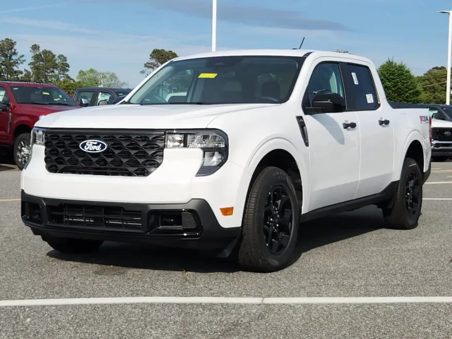 2025 Ford Maverick XLT photo 1