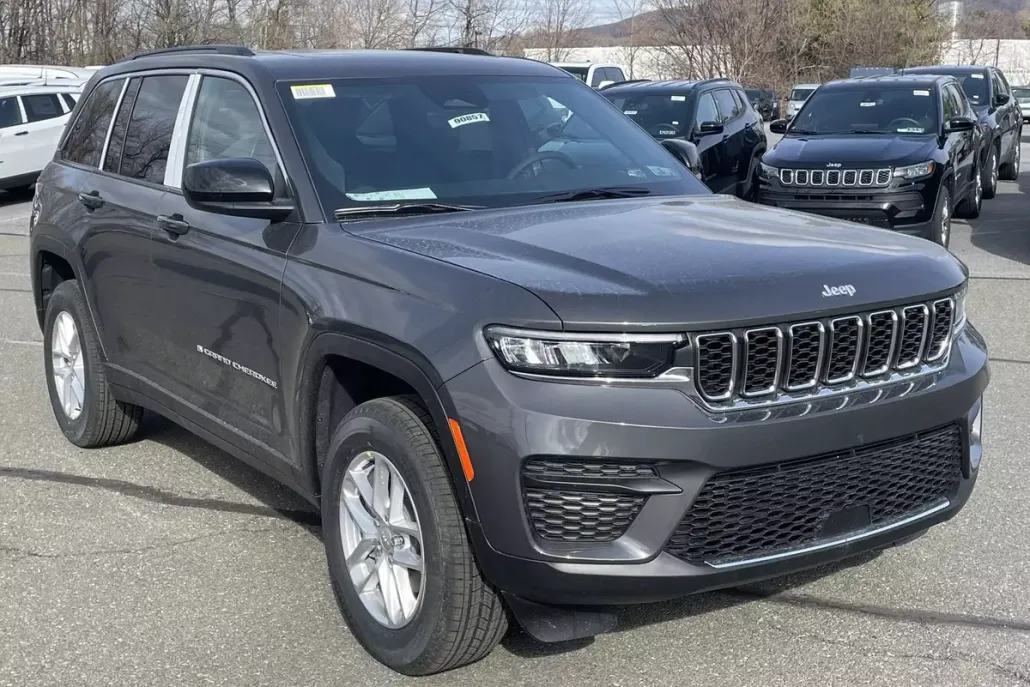 2025 Jeep Grand Cherokee Laredo photo 1