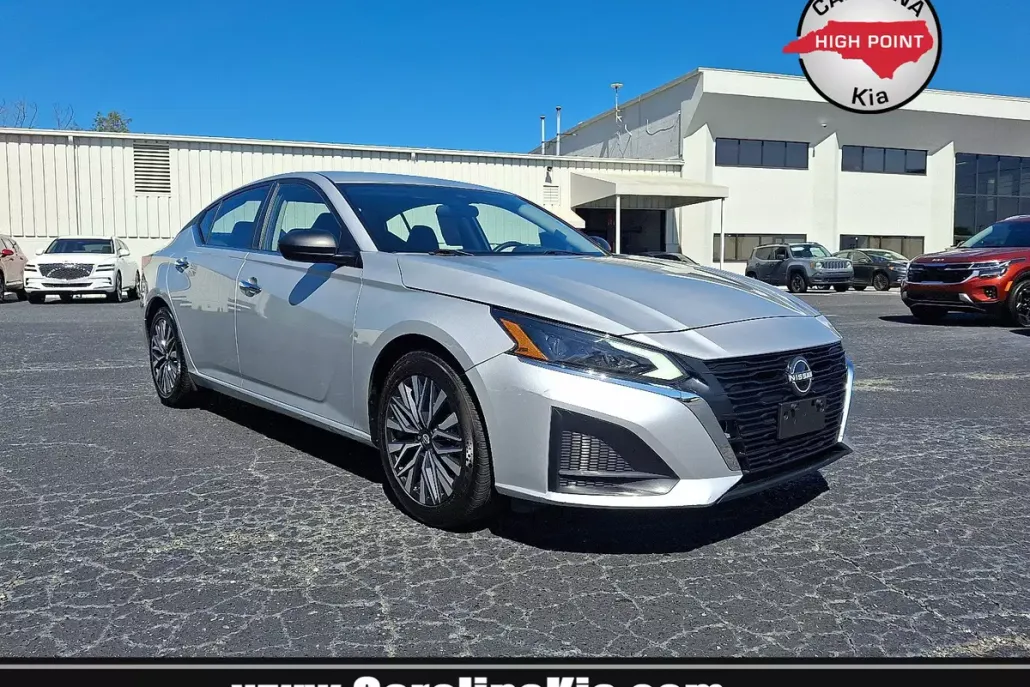 2024 Nissan Altima 2.5 SV photo 1