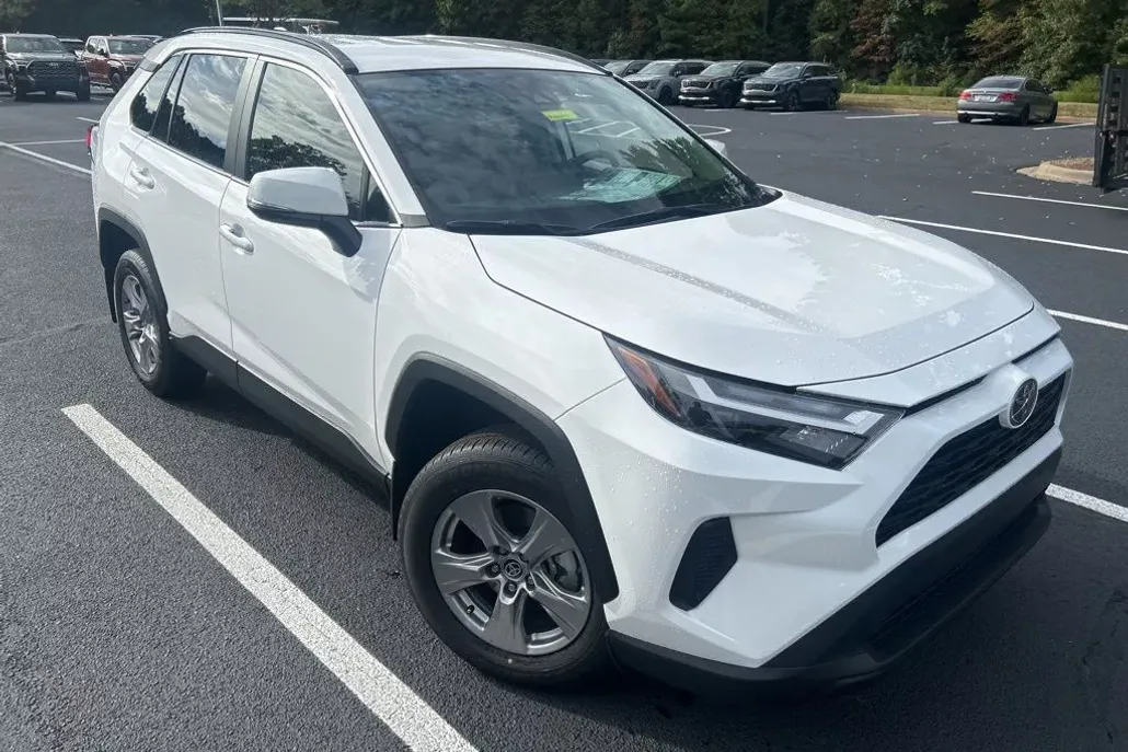 2025 Toyota RAV4 XLE photo 1