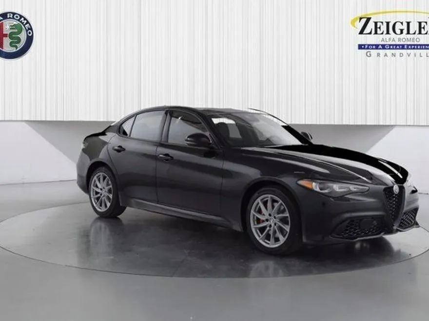 2024 Alfa Romeo Giulia SPRINT photo 1
