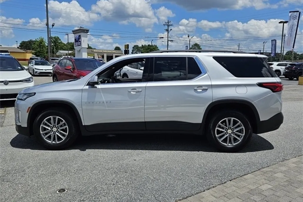 2022 Chevrolet Traverse Leather photo 1