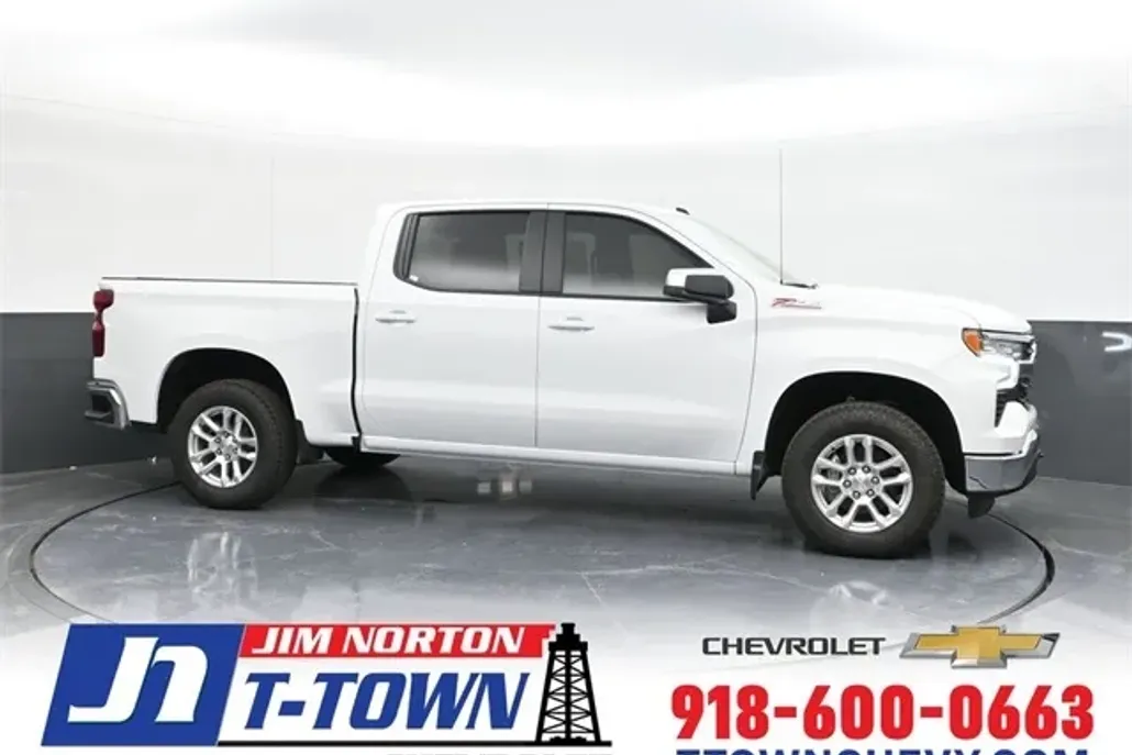 2025 Chevrolet Silverado 1500 LT photo 1