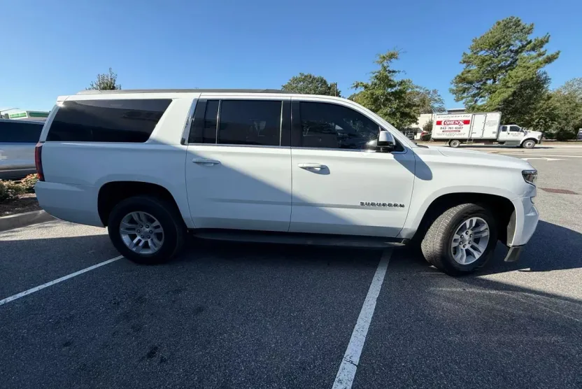 2018 Chevrolet Suburban LT photo 1