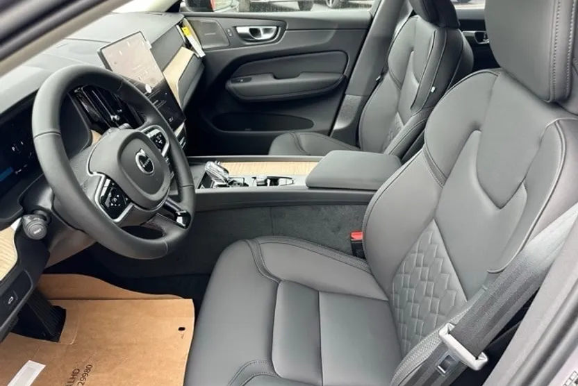 2026 Volvo XC60 B5 Plus photo 1