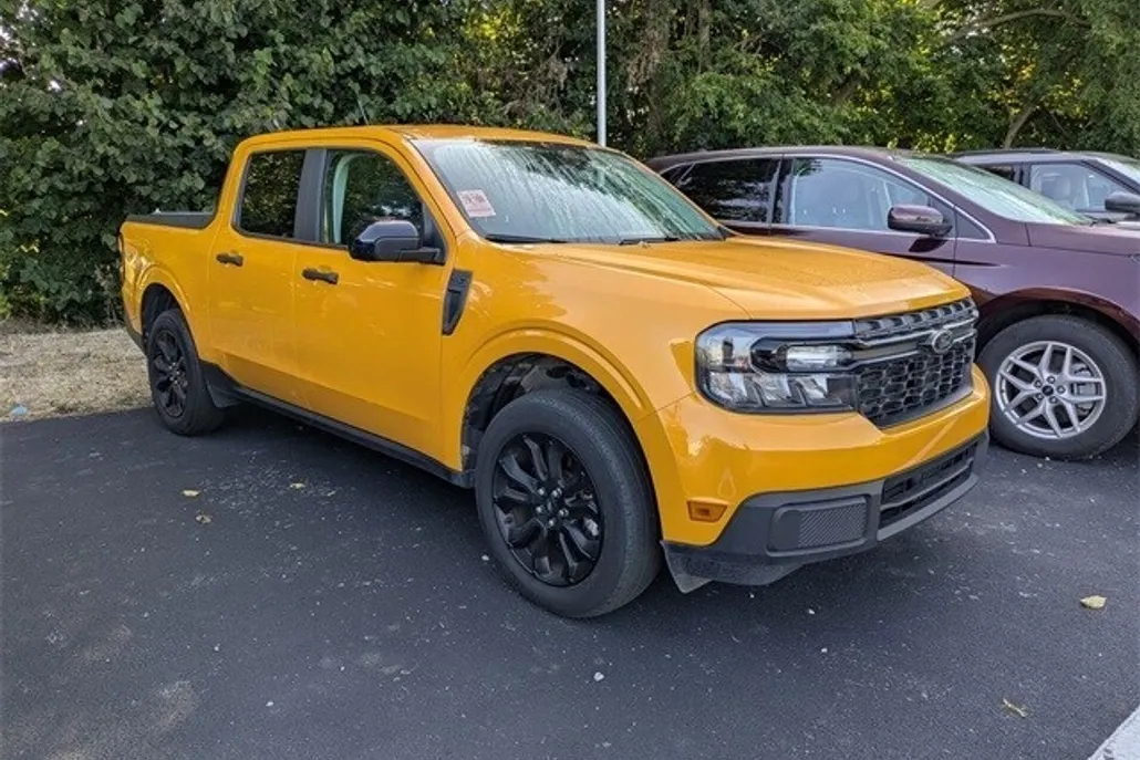 2023 Ford Maverick XLT photo 1