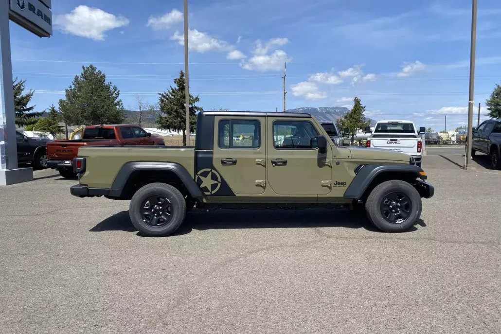 2025 Jeep Gladiator Sport photo 1