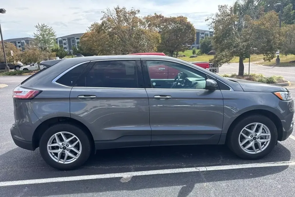 2024 Ford Edge SEL photo 1